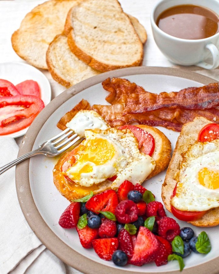 Fried Eggs Italiano with Tomato Crostini🍅🍳⁠
⁠
This delicious tomato crostini is perfect for someone who loves a savory breakfast, for a weekend brunch or paired with a leafy green salad for dinner. Tomatoes are also at their peak this time of year making them extra flavorful🙌⁠
⁠
Directions:⁠
Heat 2 tablespoons of Colavita Olive Oil in a non-stick or cast-iron skillet over medium heat. Break eggs into the skillet and cook as you like them. Meanwhile, toast or broil the bread until golden brown. Place the tomato slices on top of the toasted bread and drizzle with a little more Colavita Olive Oil. Place the cooked eggs on top of the tomatoes. Sprinkle with salt pepper and freshly grated Parmegiano Reggiano cheese. Serve alongside crispy bacon and a fruit salad if desired!⁠
⁠
Full recipe is in our bio👉️ @colavitausa